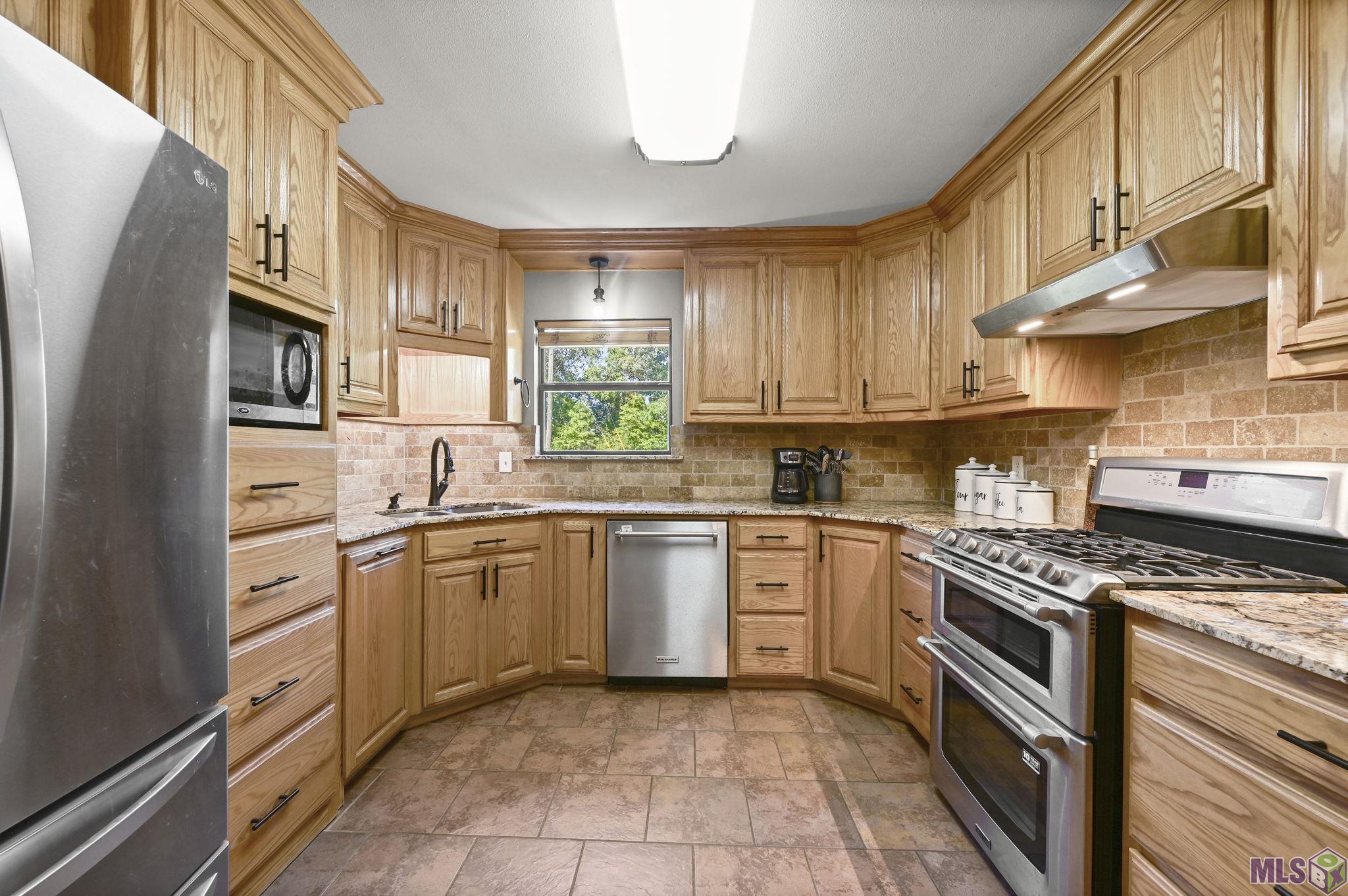 12175 Peairs Road Zachary, LA 70791 - Photo 4 of 17