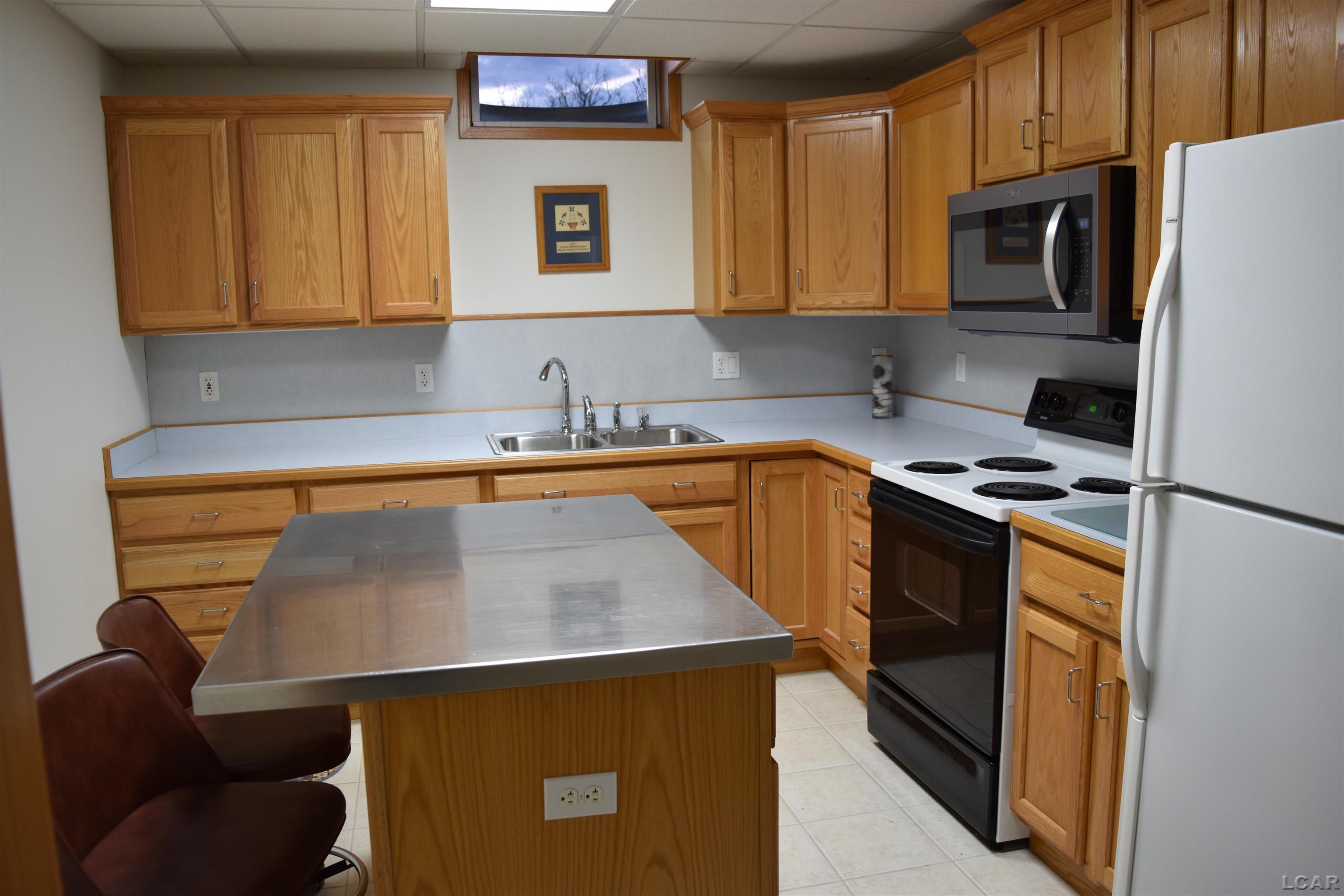 15500 Packard Road Hudson, MI 49247 - Photo 24 of 40 Lower level Kitchen