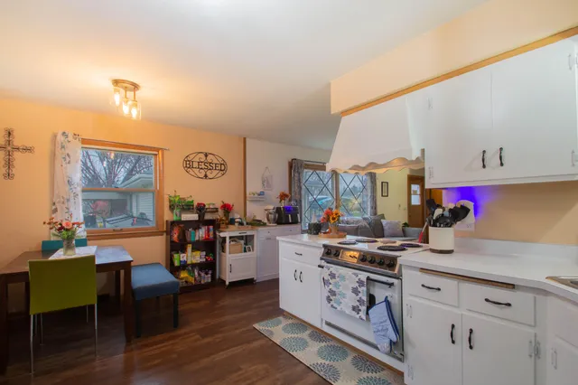 $299,900 | 2 Riverdale Circle, Watertown, WI 53094