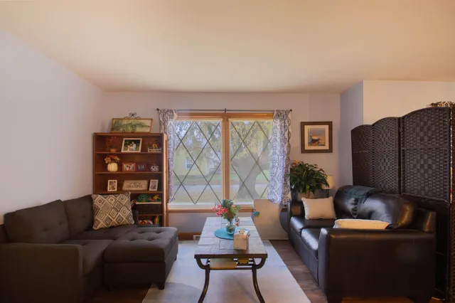 $299,900 | 2 Riverdale Circle, Watertown, WI 53094