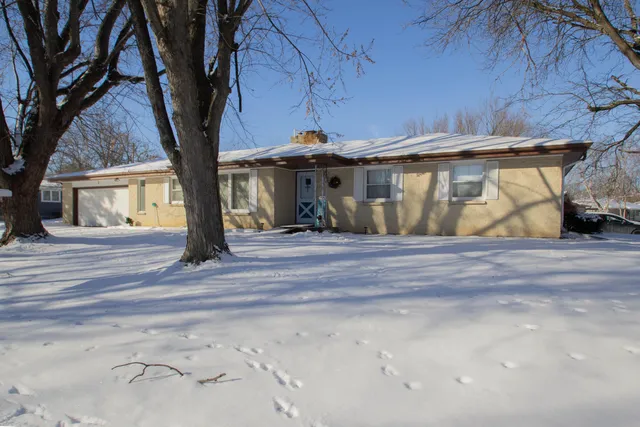 $299,900 | 2 Riverdale Circle, Watertown, WI 53094