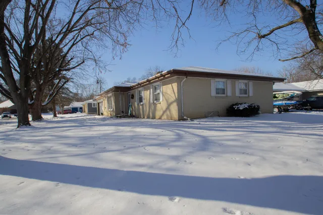 $299,900 | 2 Riverdale Circle, Watertown, WI 53094