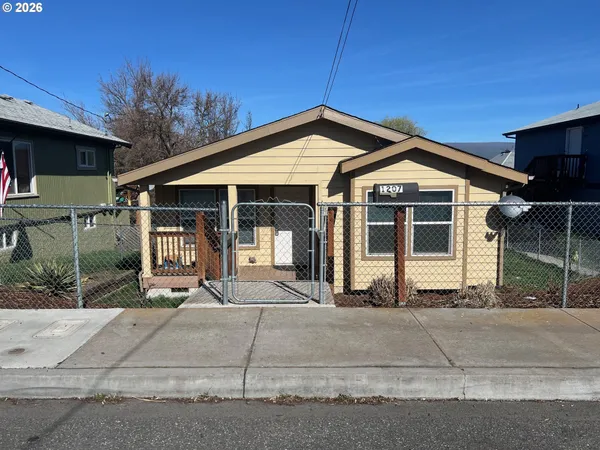 $395,000 | 1207 East 10th Street, The Dalles, OR 97058