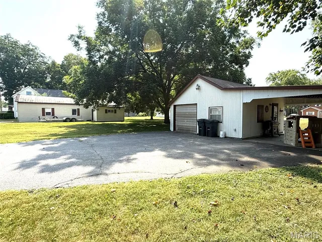 $299,000 | 290 North Elm Street, Breese, IL 62230