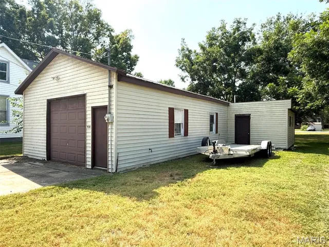 $299,000 | 290 North Elm Street, Breese, IL 62230