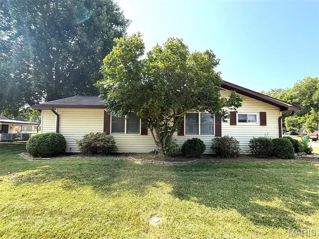 $299,000 | 290 North Elm Street, Breese, IL 62230