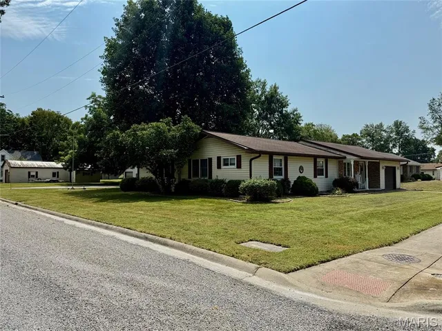 $299,000 | 290 North Elm Street, Breese, IL 62230