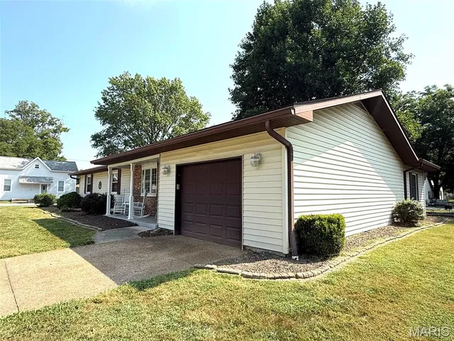 $299,000 | 290 North Elm Street, Breese, IL 62230