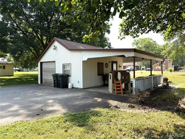 $299,000 | 290 North Elm Street, Breese, IL 62230