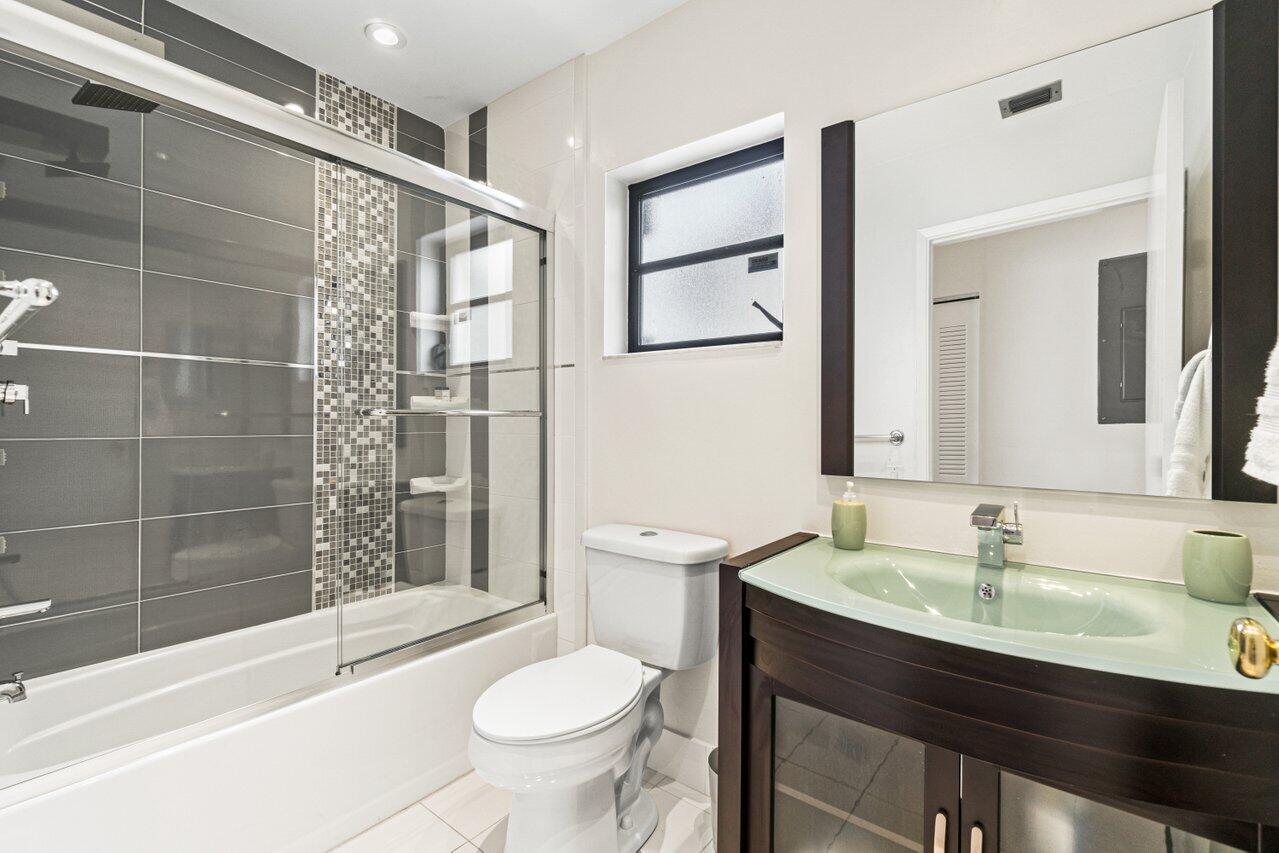 21488 Summertrace Circle Boca Raton, FL 33428 - Photo 11 of 29 011-21488SummertraceCircle-BocaRaton-FL-