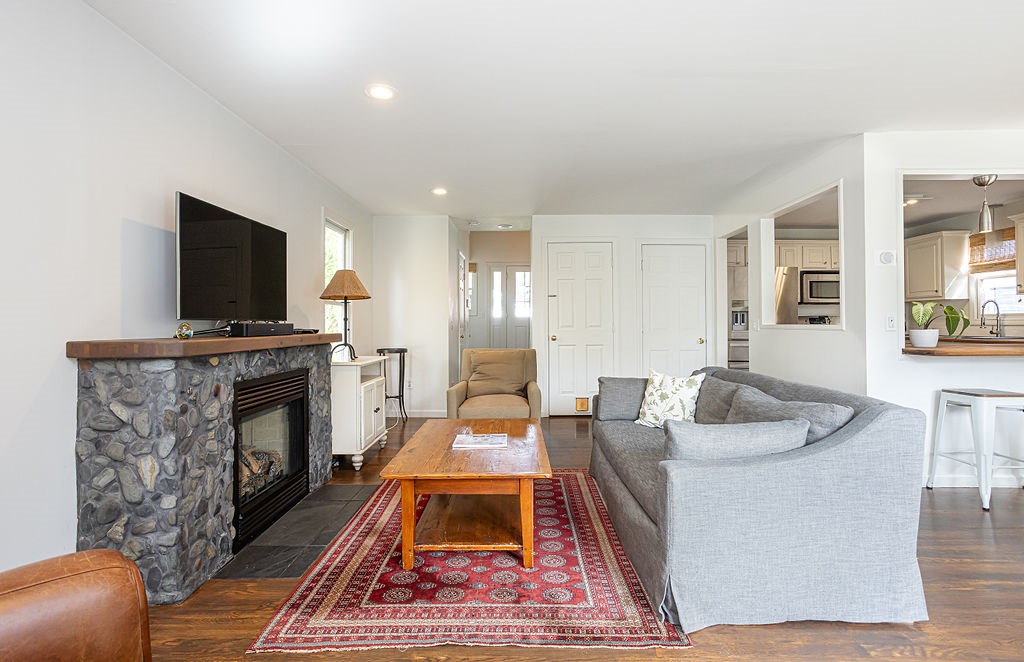 66 Center Avenue Middletown, RI 02842 - Photo 12 of 31