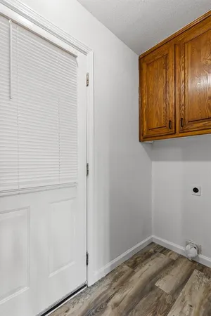 a view of utility room