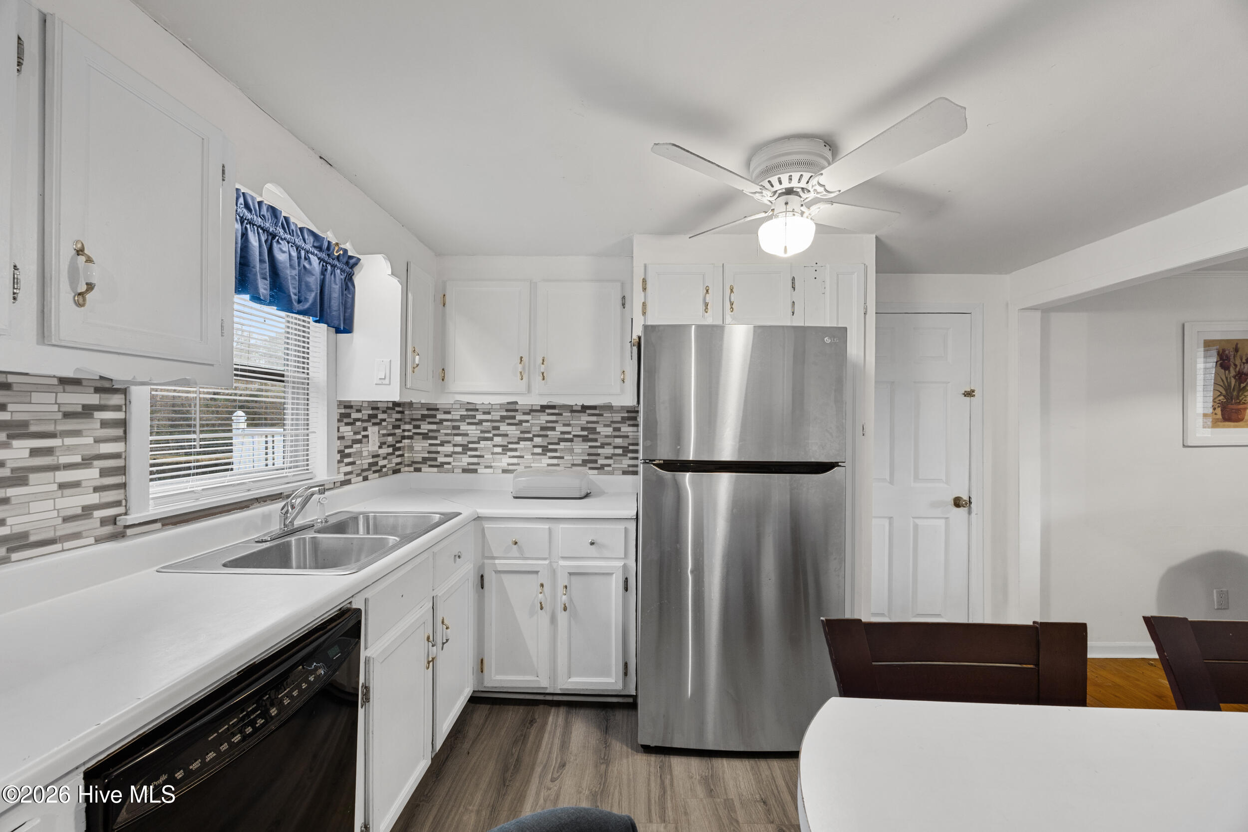 1460 Midway Road Southeast Bolivia, NC 28422 - Photo 22 of 23 22_kitchen