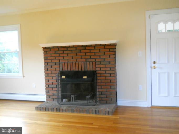 14956 Jarrell Road Goldsboro, MD 21636 - Photo 5 of 25 Family Room