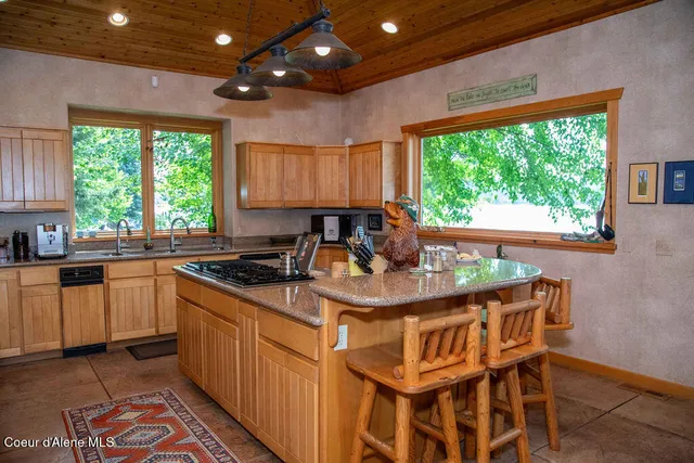 $4,300,000 | 440 Pringle, Hope, ID 83836