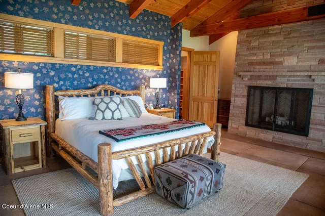 $4,300,000 | 440 Pringle, Hope, ID 83836