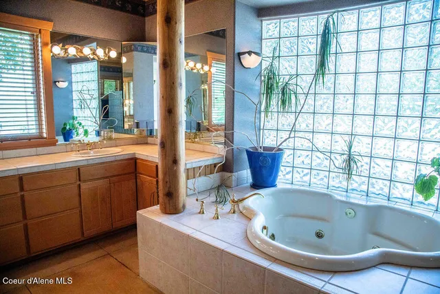 $4,300,000 | 440 Pringle, Hope, ID 83836