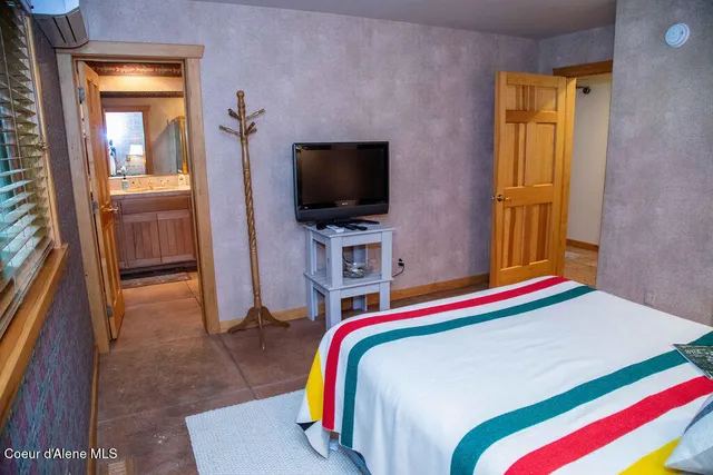 $4,300,000 | 440 Pringle, Hope, ID 83836