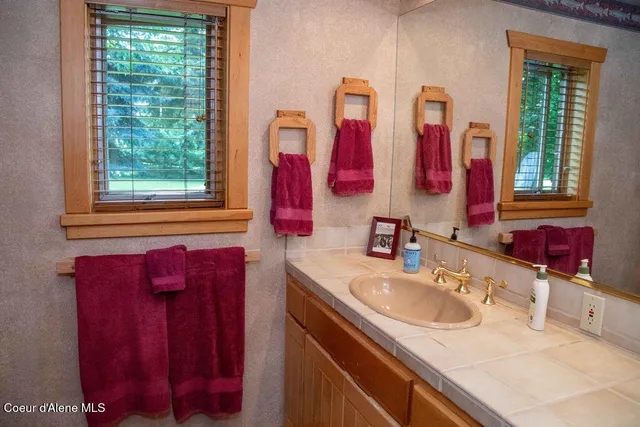 $4,300,000 | 440 Pringle, Hope, ID 83836