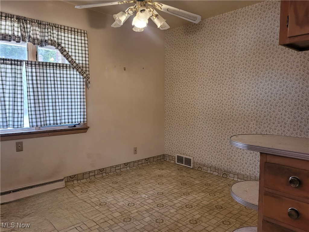 18307 Rosecliff Road Cleveland, OH 44119 - Photo 8 of 41 Large Eat-in Area is great for gatherings