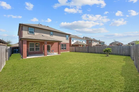 a view of a house with backyard and porch