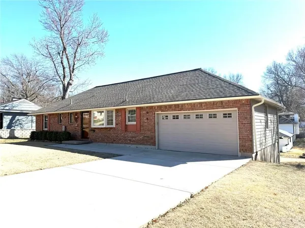$279,900 | 11703 East 48 Street, Kansas City, MO 64133