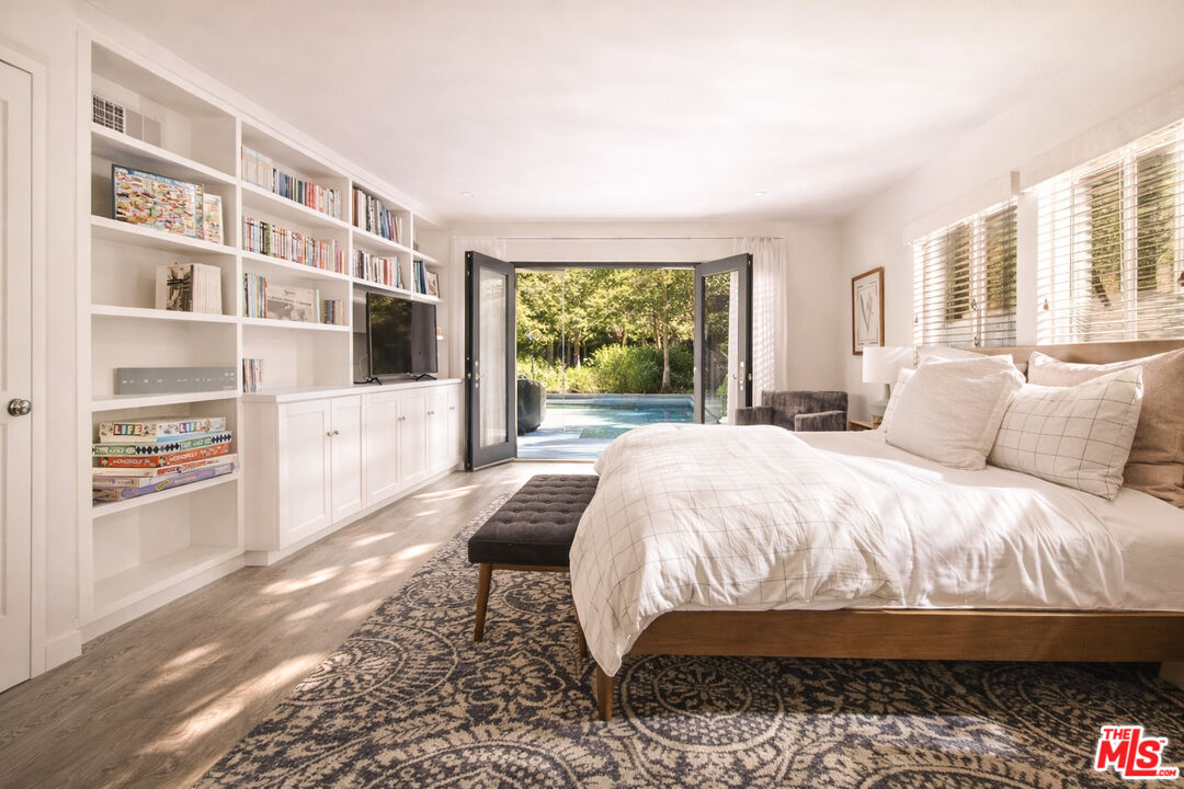 576 East Channel Road Santa Monica, CA 90402 - Photo 15 of 22 a bedroom with a large bed and a window