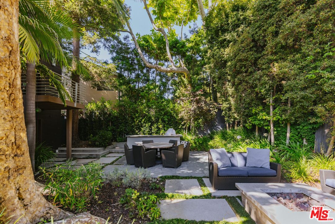576 East Channel Road Santa Monica, CA 90402 - Photo 21 of 22 a view of garden with patio