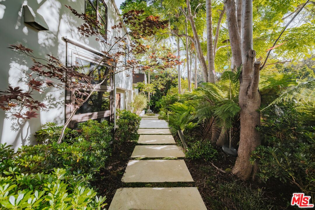 576 East Channel Road Santa Monica, CA 90402 - Photo 4 of 22 a view of a pathway with a pathway