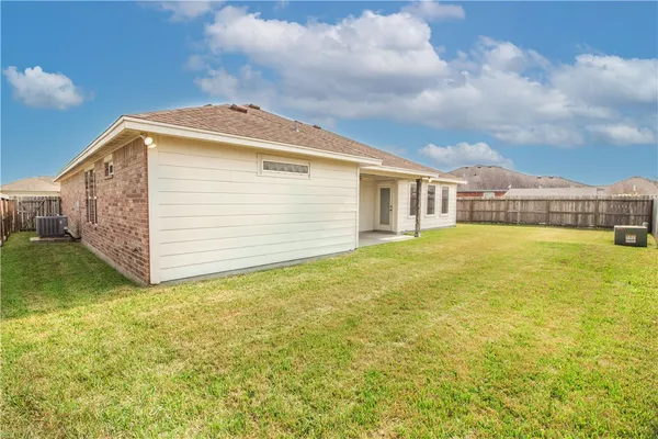 a view of a house with a backyard