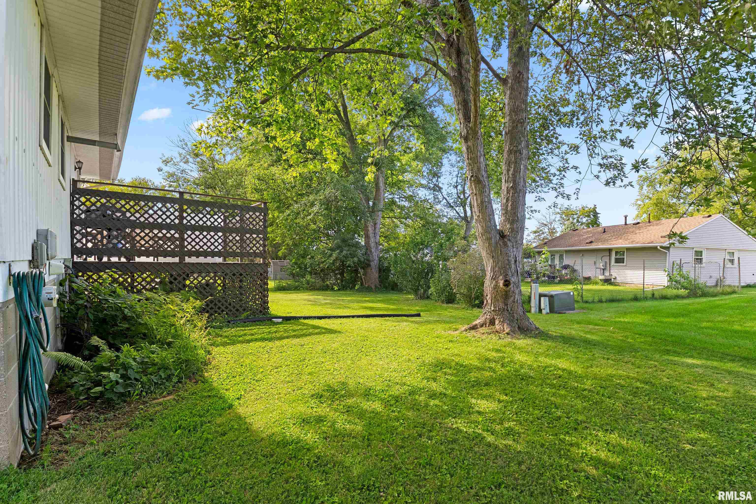 307 East Bittersweet Road Washington, IL 61571 - Photo 3 of 35 Gallery Image 3