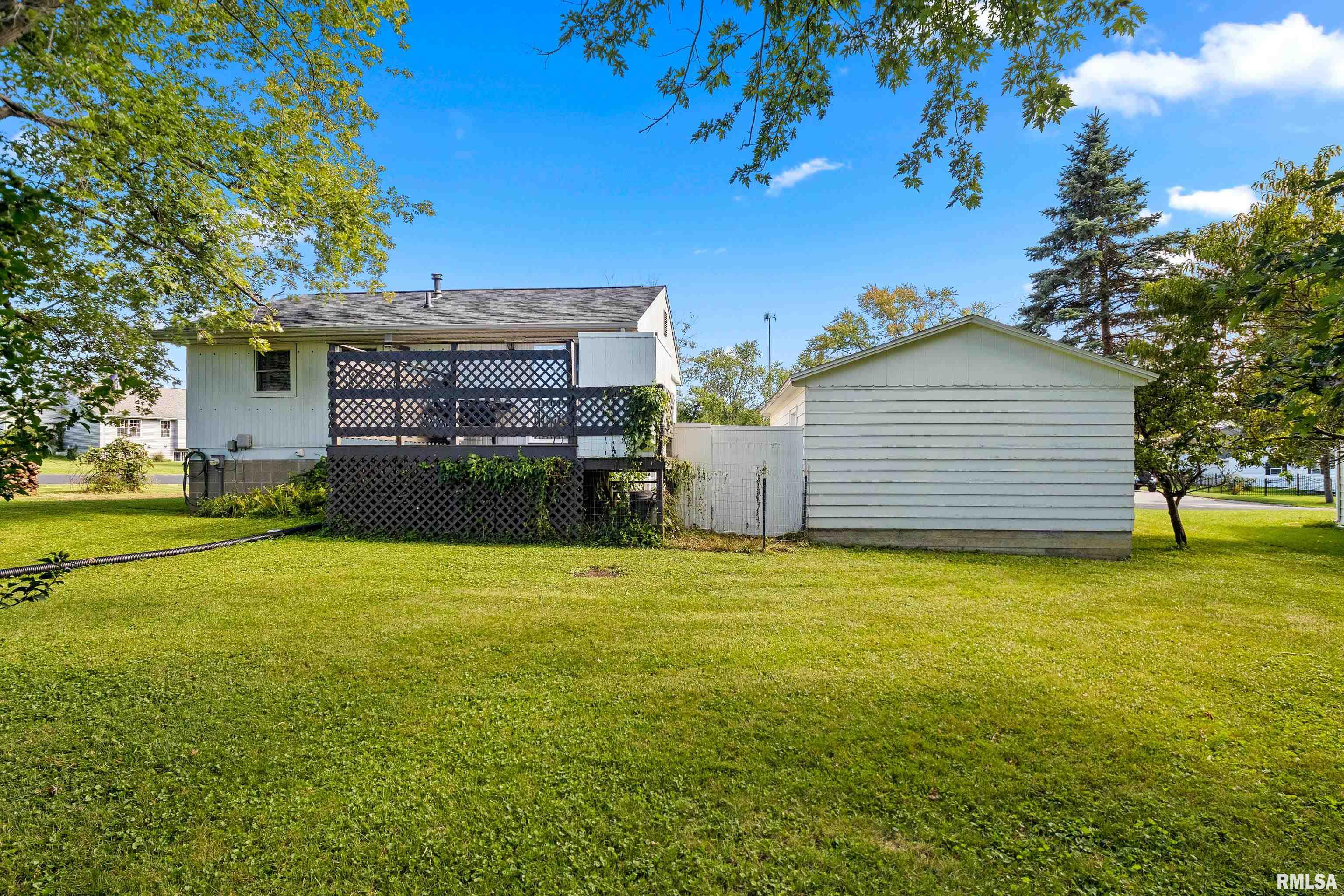 307 East Bittersweet Road Washington, IL 61571 - Photo 5 of 35 Gallery Image 5