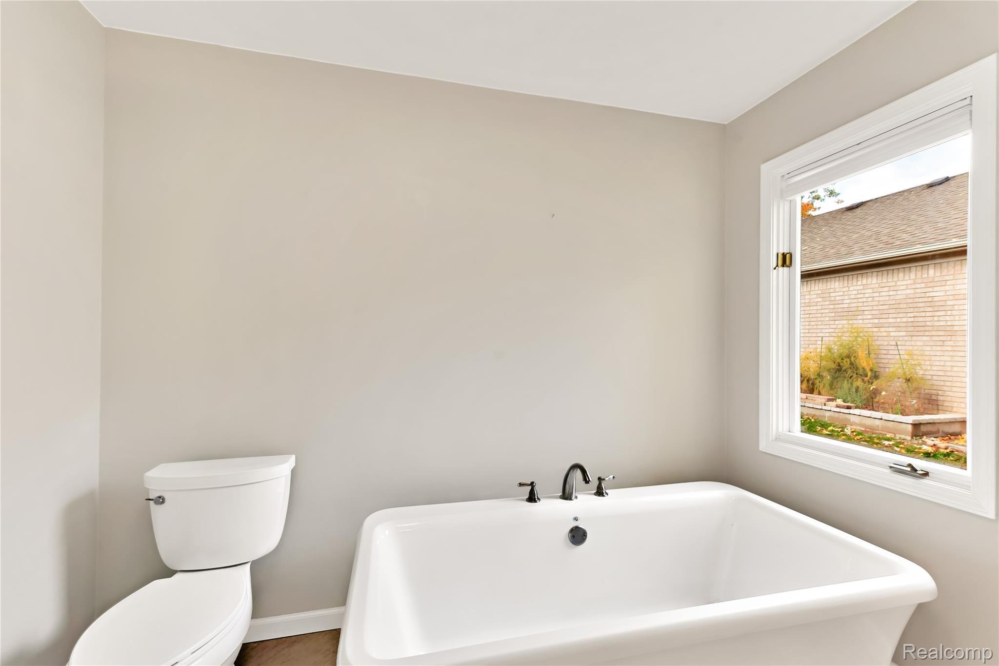 1239 Bembridge Drive Rochester, MI 48307 - Photo 18 of 33 master bath