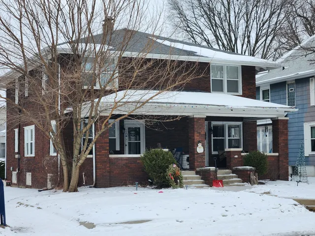 $220,000 | 807-809 West Wood Street, Bloomington, IL 61701