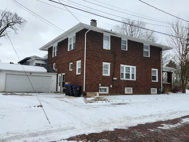 $220,000 | 807-809 West Wood Street, Bloomington, IL 61701