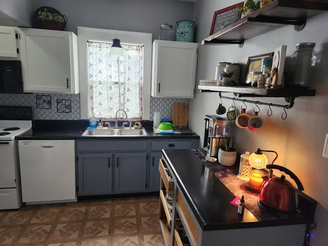 $220,000 | 807-809 West Wood Street, Bloomington, IL 61701