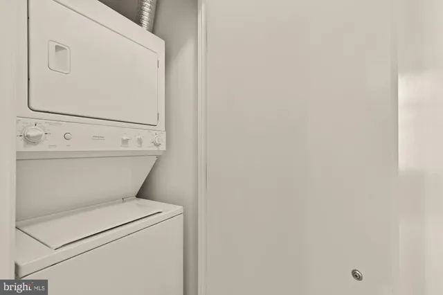 a close up view of a washer and dryer