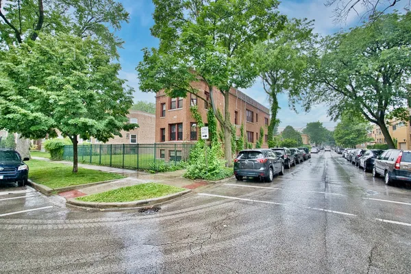 $3,200 | 2437 West North Shore Avenue, Unit 2, Chicago, IL 60645