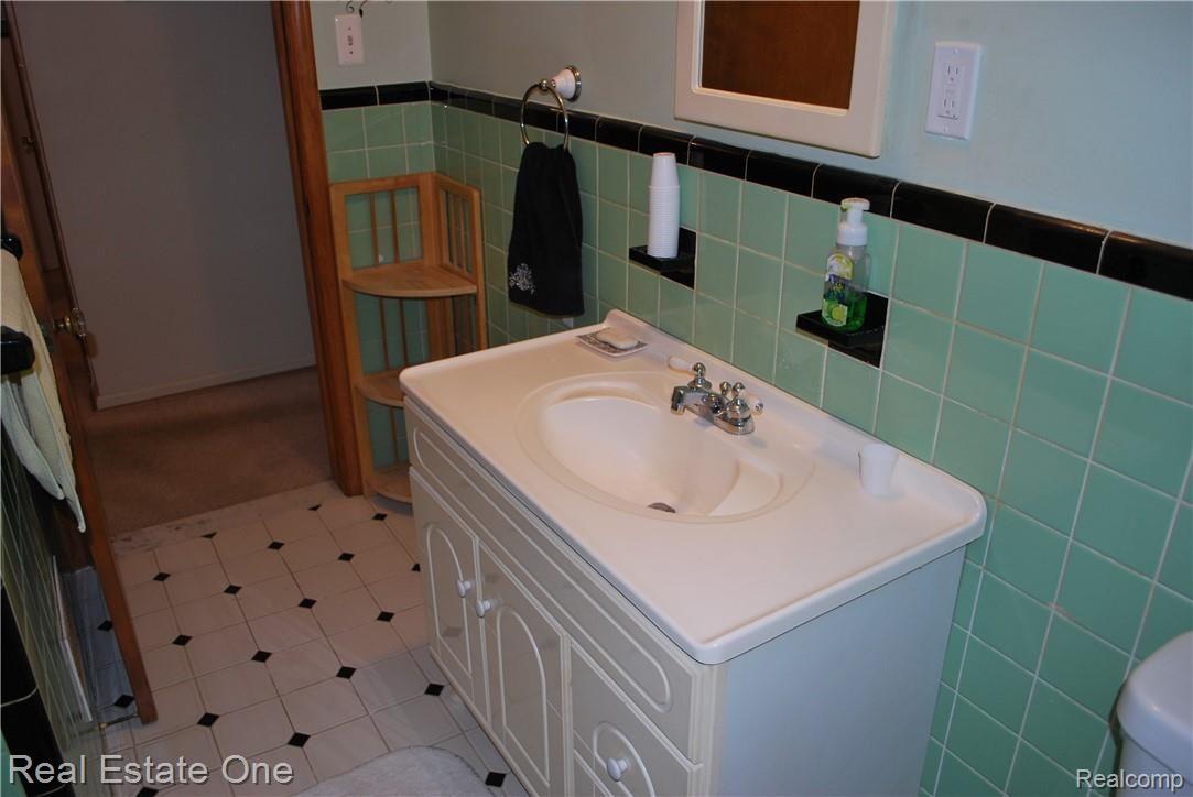 216 North Gulley Road Dearborn, MI 48128 - Photo 25 of 64 Vanity in 1st Floor Bath