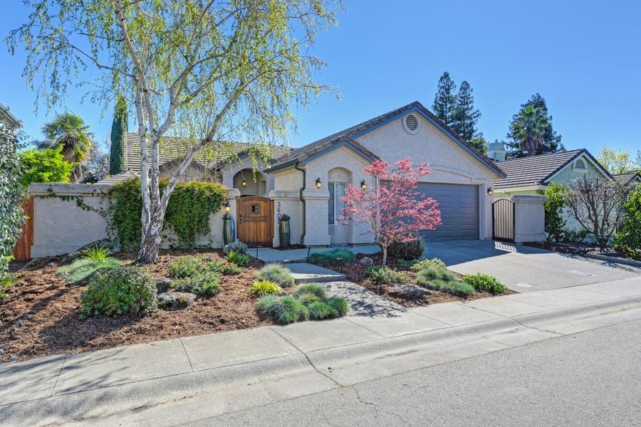 Great curb appeal in desirable Willow Creek neighborhood.