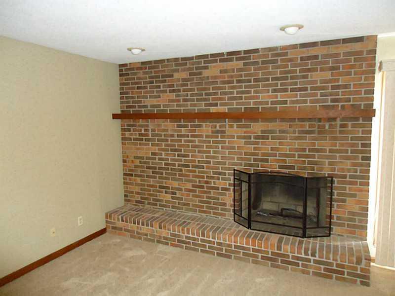 4285 West Reece Lane Columbus, IN 47201 - Photo 4 of 16 Gallery Image 4