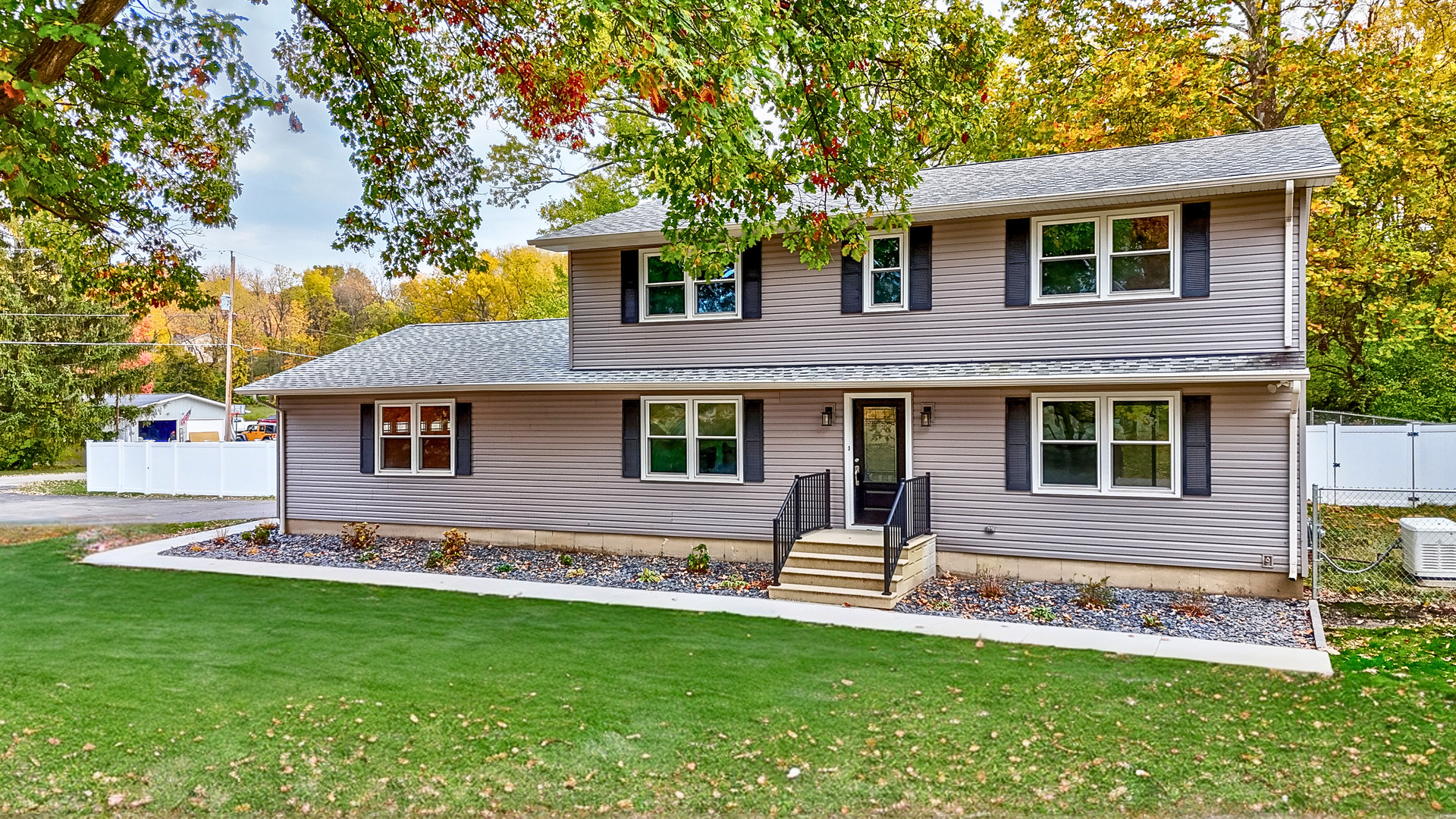 2501 East 1658th Road Ottawa, IL 61350 - Photo 1 of 41 Gallery Image 1
