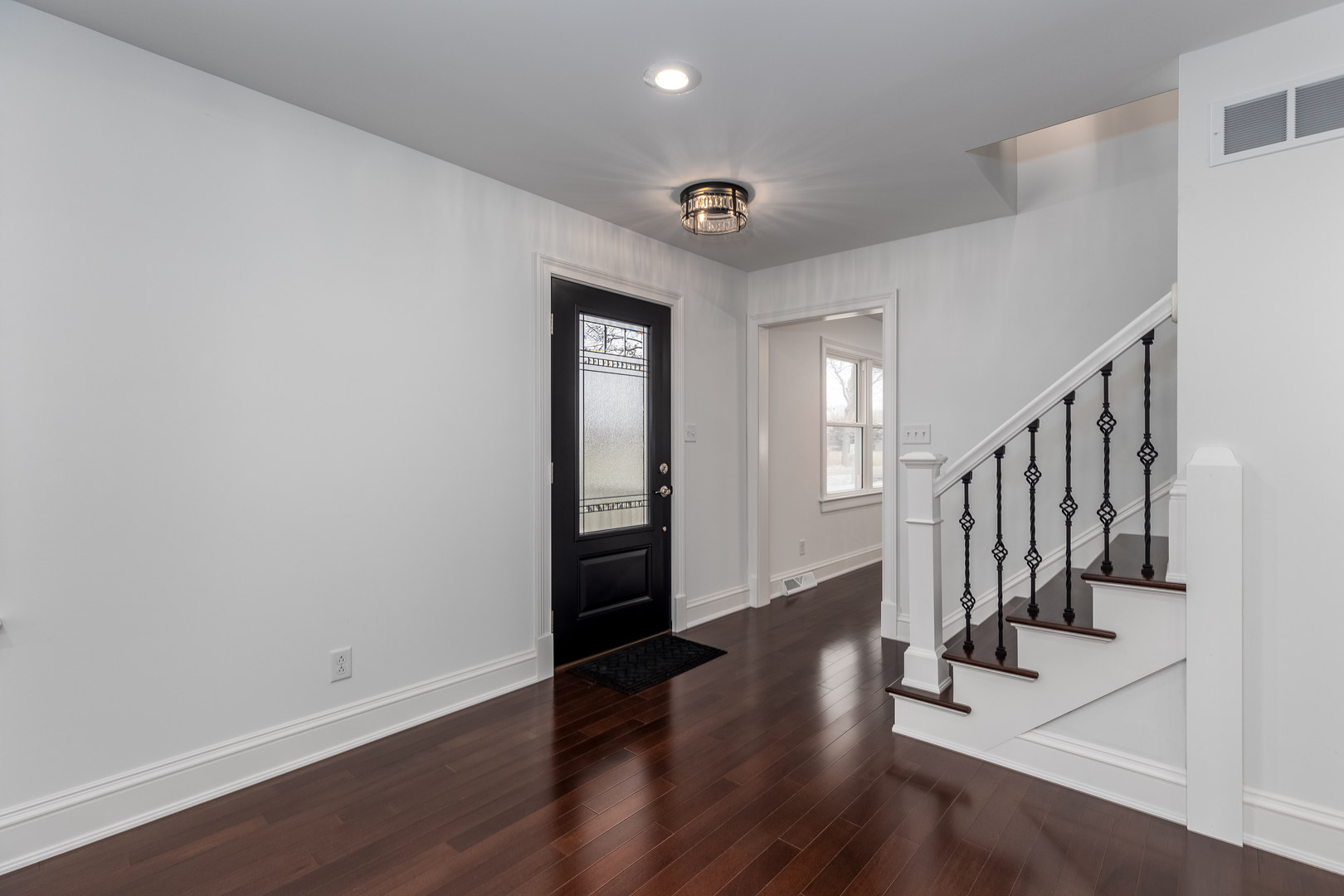 2501 East 1658th Road Ottawa, IL 61350 - Photo 3 of 41 Gallery Image 3