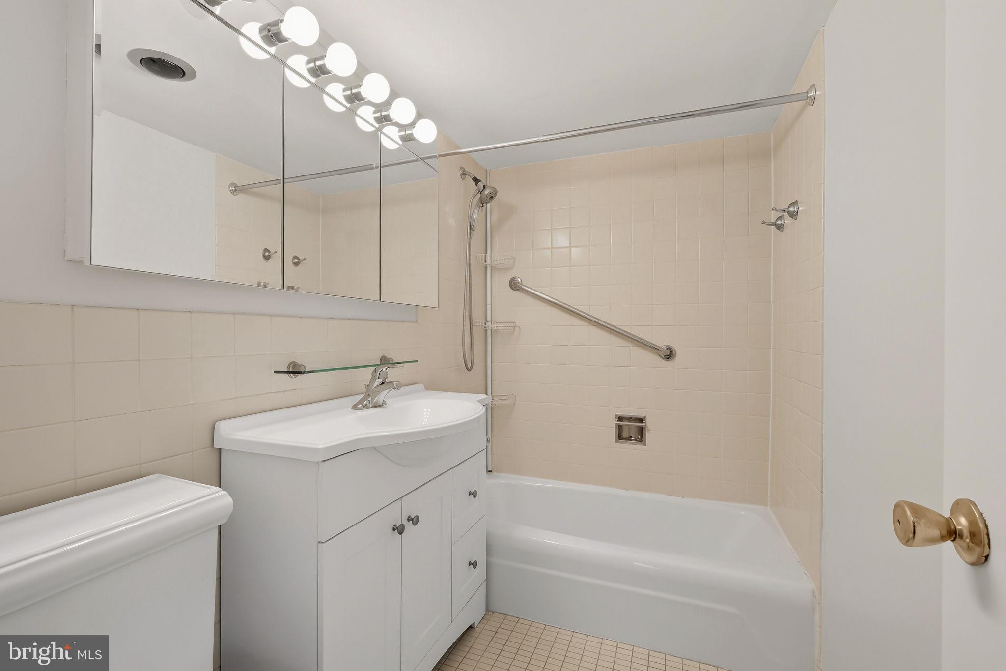 1317 4th Street Southwest Washington, DC 20024 - Photo 25 of 65 Primary Bathroom