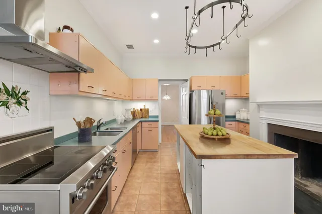 $1,400,000 | 1317 4th Street Southwest, Washington, DC 20024