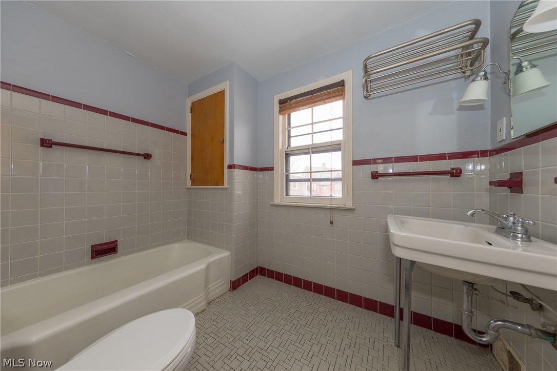 2369 Charney Road Cleveland, OH 44118 - Photo 24 of 33