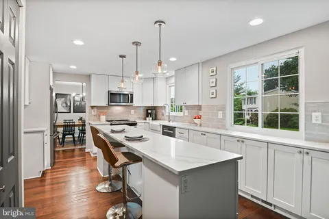 $1,250,000 | 933 War Admiral Street, Great Falls, VA 22066