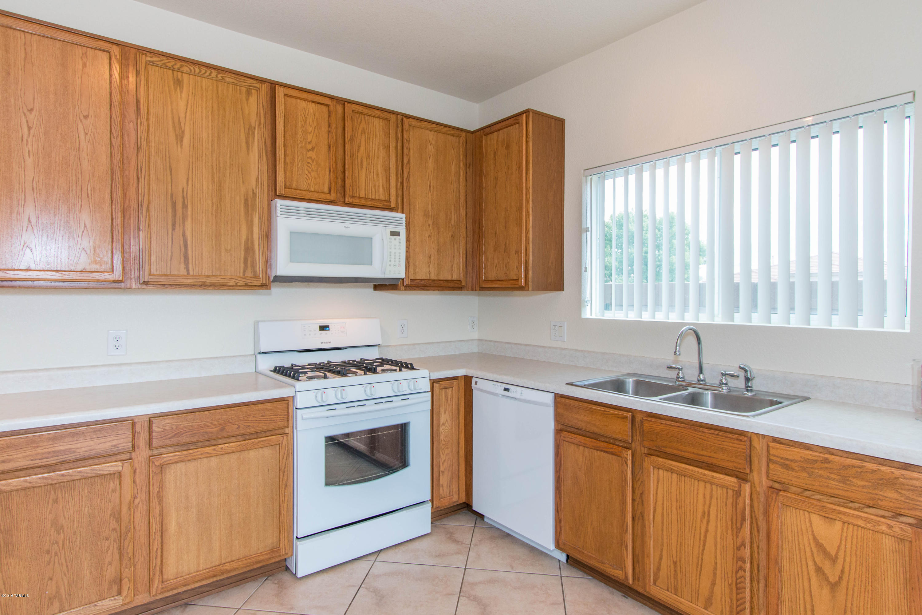 3692 East Fox Trotter Road Tucson, AZ 85739 - Photo 3 of 30 Gallery Image 3