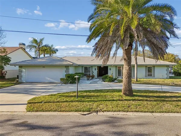$800,000 | 4415 Clearwater Harbor Drive, Largo, FL 33770