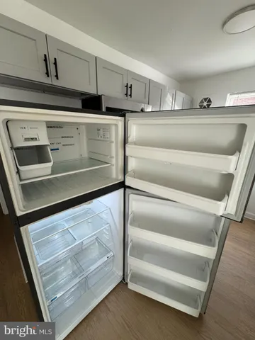 a view of stove top oven